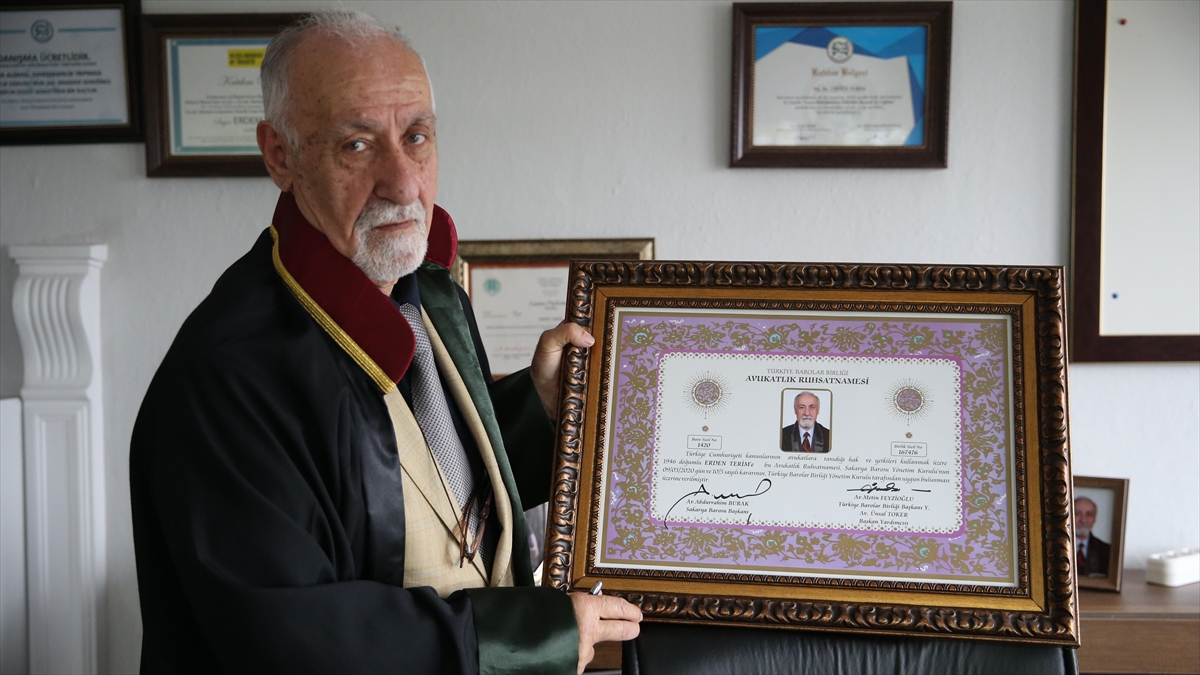 İçinde Ukde Kalan Hukuk Tahsilini 74 Yaşında Tamamlayıp Avukatlığa Başladı Haberi