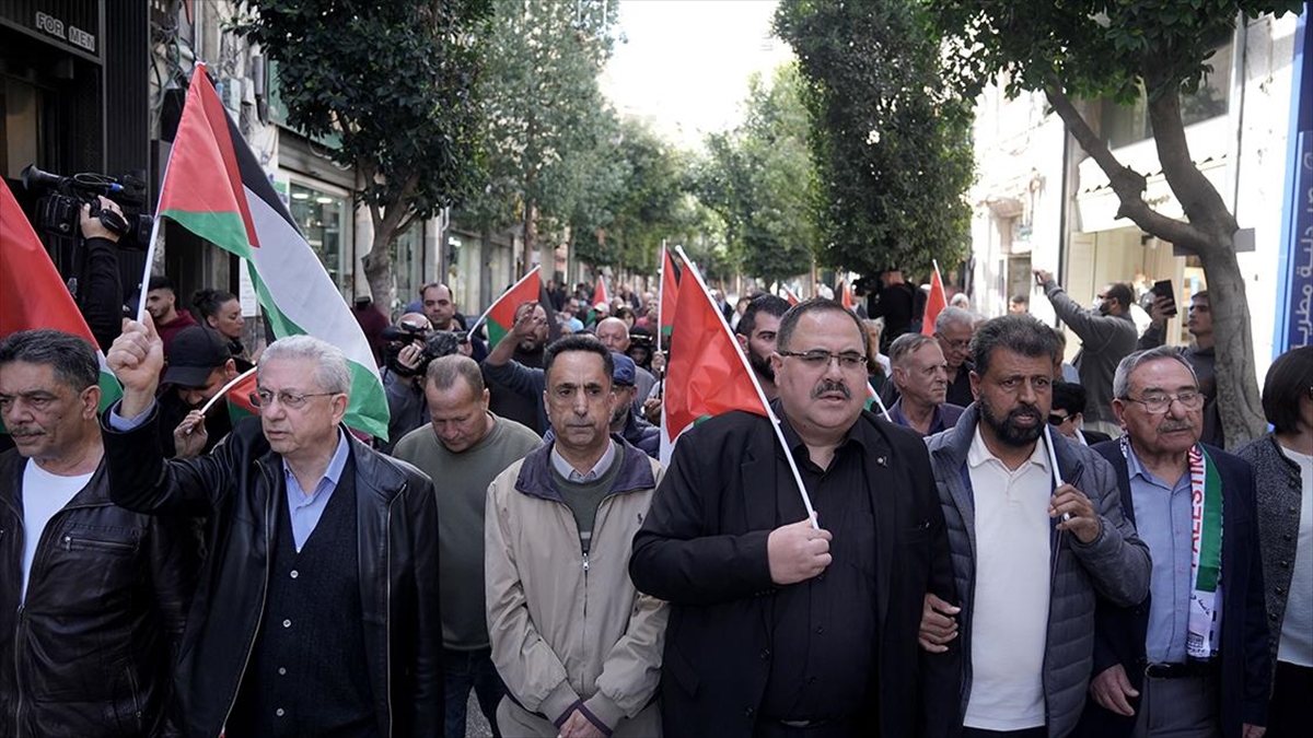İsrail’in Gazze’deki Saldırıları Ramallah’ta Protesto Edildi Haberi