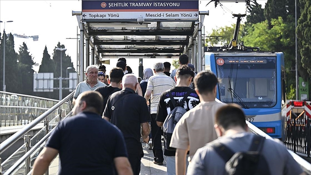 İstanbul’da Bazı Metro Ve Tramvay Seferleri Arıza Nedeniyle Aksadı Haberi