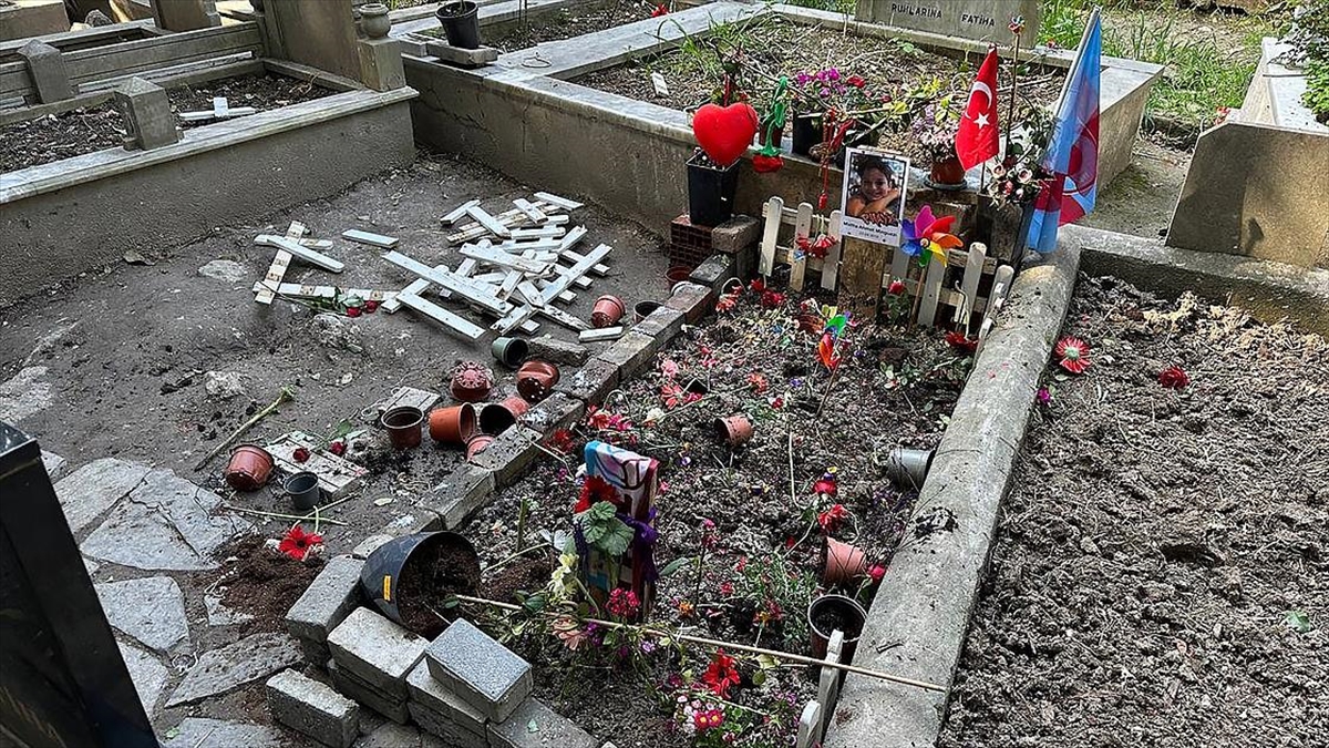Kadıköy’de Bıçaklı Saldırıda Hayatını Kaybeden Minguzzi’nin Kabri Tahrip Edildi Haberi