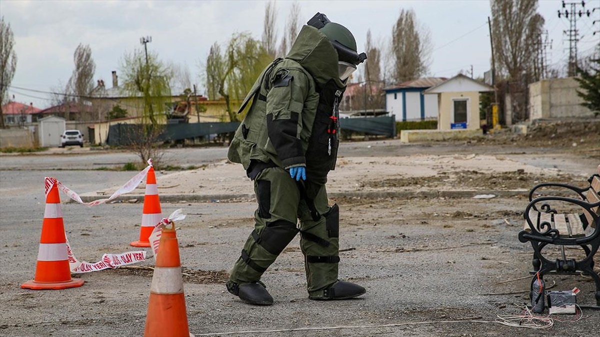 Kadın Bomba Uzmanı, 8 Yılda 100’Ün Üzerinde Vakaya Müdahale Etti Haberi
