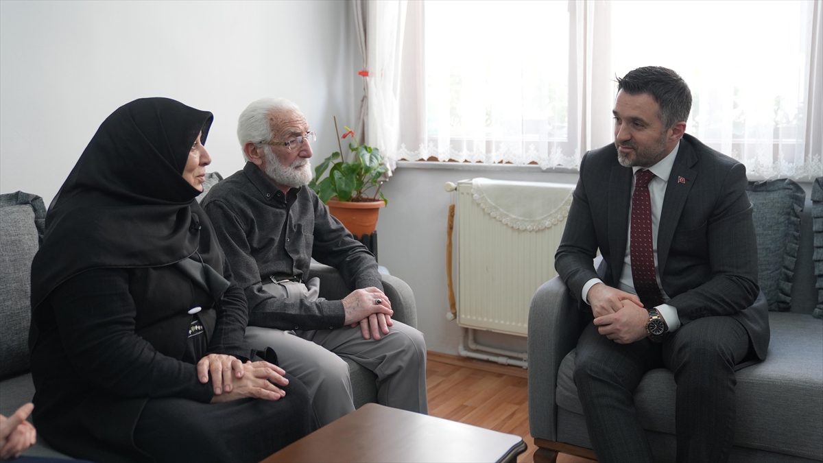 “Kırk Yıllık Hatır Bir Satır” Projesiyle Uzun Soluklu Evliliklerin Sırrı Gençlerle Buluşuyor Haberi