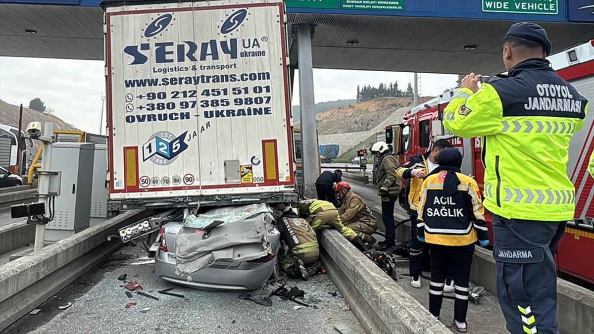 Kuzey Marmara Otoyolu’nda Otomobil Gişelerdeki Tıra Çarptı Haberi