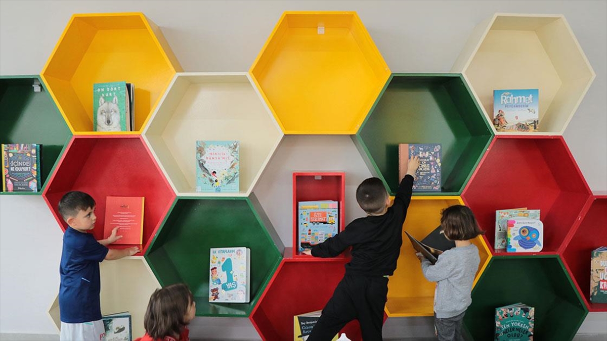 Mahallelerdeki Çocuk Kütüphanelerinde Miniklere Kitap Sevgisi Aşılanıyor Haberi