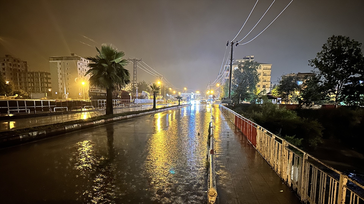 Meteorolojiden Yurdun Bazı Kesimleri Için Kuvvetli Rüzgar Ve Fırtına Uyarısı Haberi