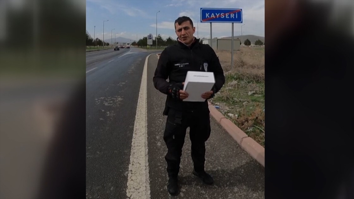 Motosikletiyle Taşıdığı Peruklarla Kanser Hastası Çocuklara Çifte Bayram Yaşattı Haberi