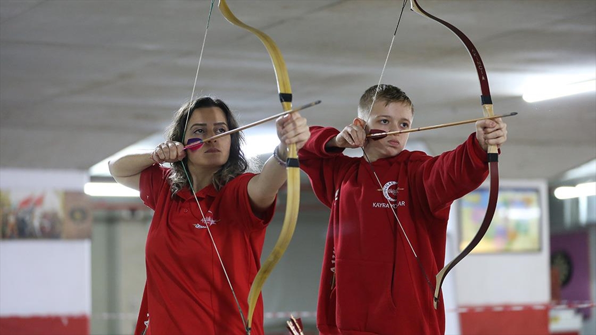 Oğlunun Isteğiyle Başladığı Okçuluk Sporunda Antrenör Oldu Haberi