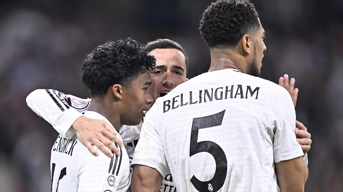 Sahasında Valencia’ya 2-1 Yenilen Real Madrid, Şampiyonluk Yarışında Yara Aldı Haberi