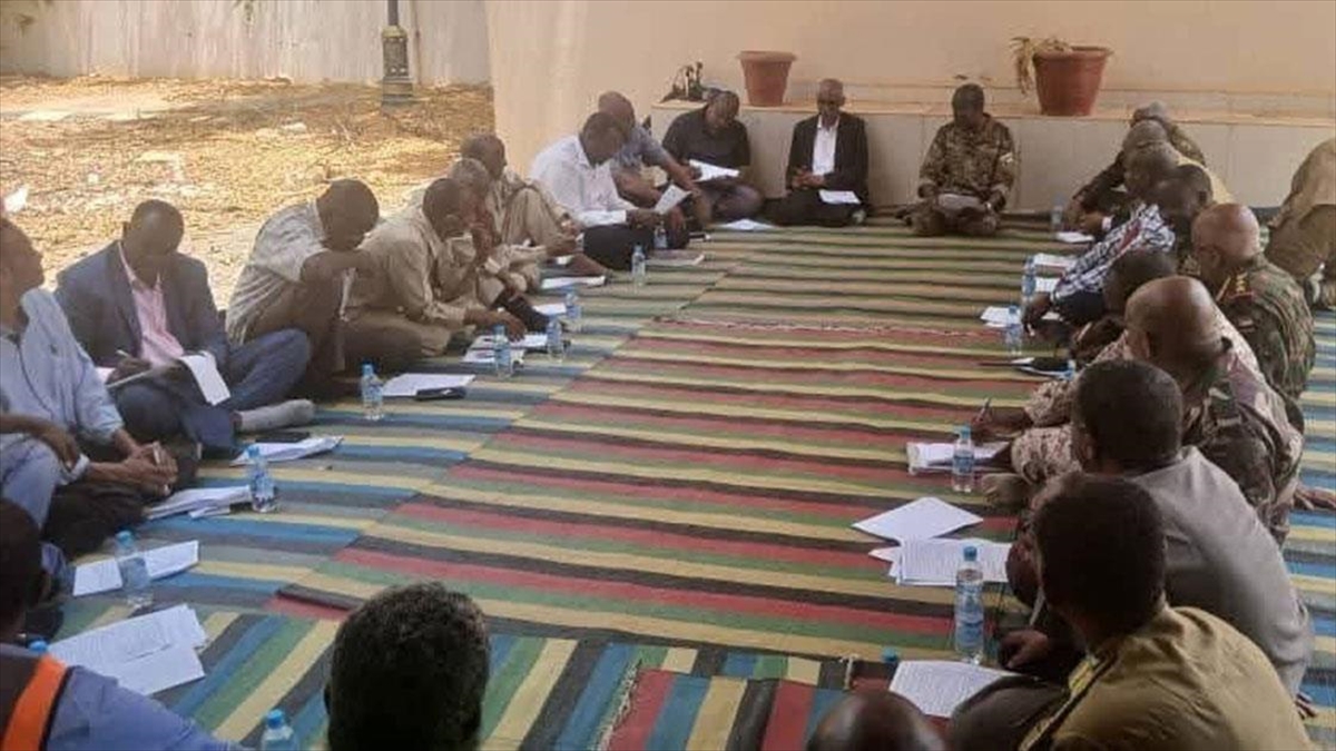 Sudan’ın Başkenti Hartum’da 23 Ay Sonra Ilk Resmi Toplantı Yerde Oturarak Yapıldı Haberi