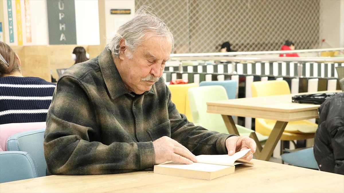 Tekirdağlı Bahattin Amca Kitap Sevgisiyle Çevresine Örnek Oluyor Haberi