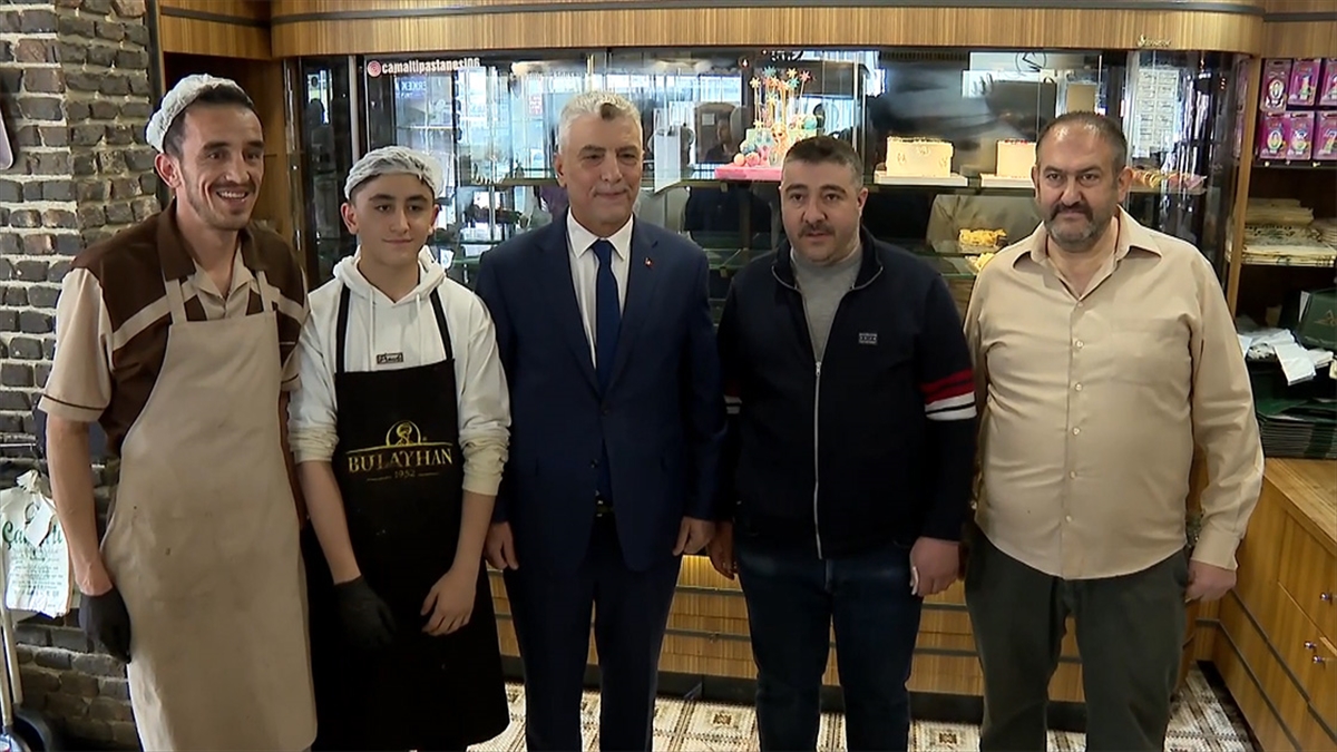 Ticaret Bakanı Bolat, “Boykot” Çağrılarına Karşı Esnafı Ziyaret Ederek Alışveriş Yaptı Haberi