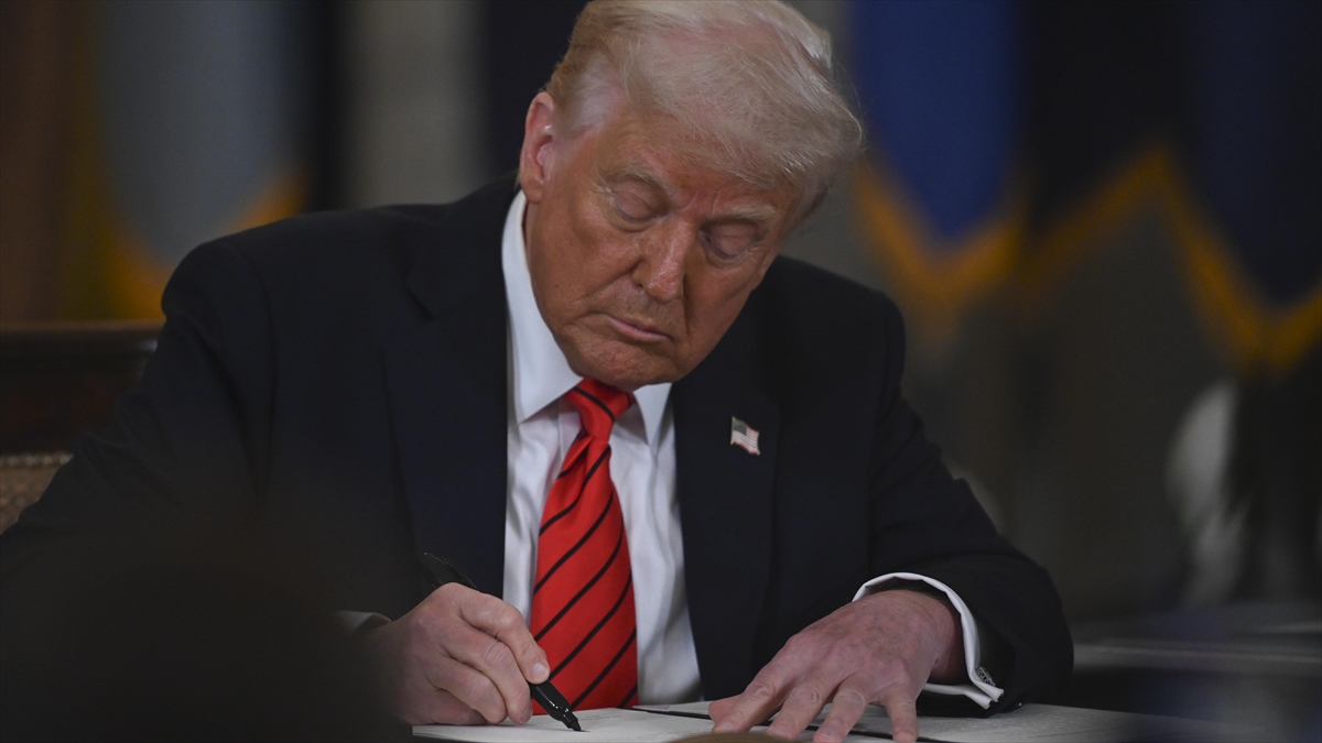 Trump, “Amerika’nın Duşlarını Yeniden Harika Yapmak” Için Su Kısıtlamalarını Kaldırıyor Haberi