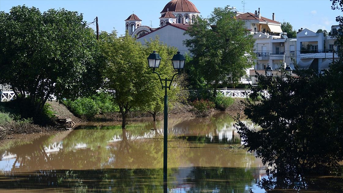 Yunanistan’da Şiddetli Yağış Kiklad Adaları’nda Sel Ve Maddi Hasara Neden Oldu Haberi