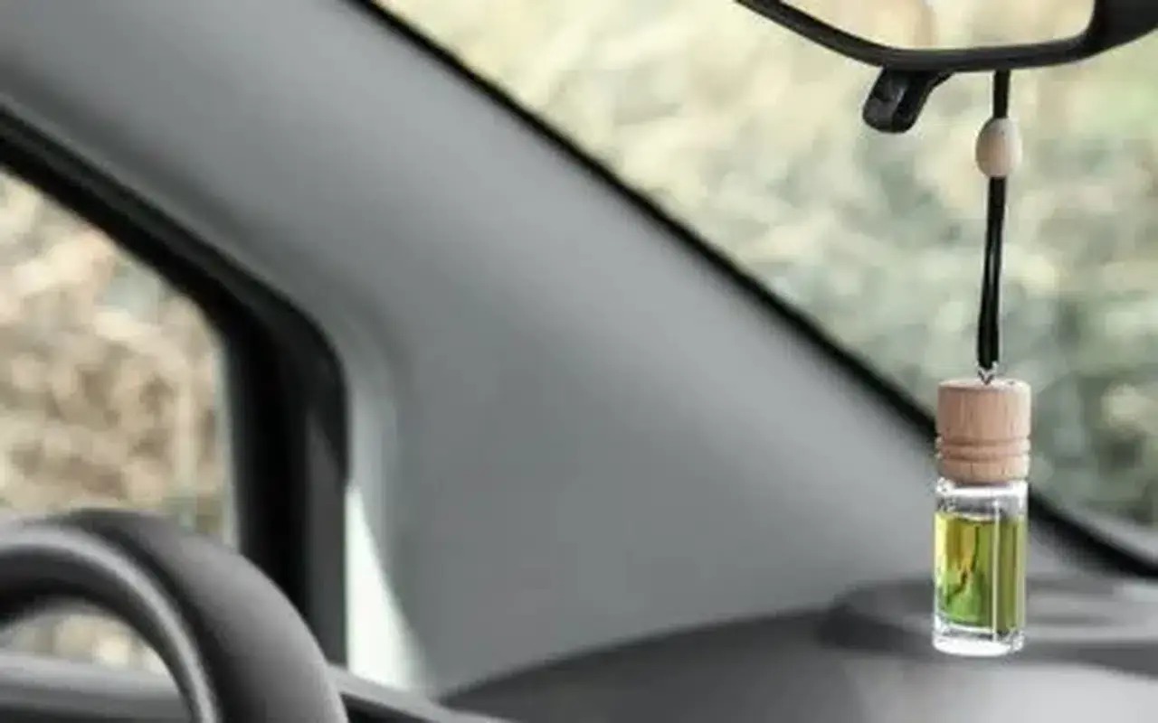 Dikiz Aynasına Koku Asmak Yasak mı?